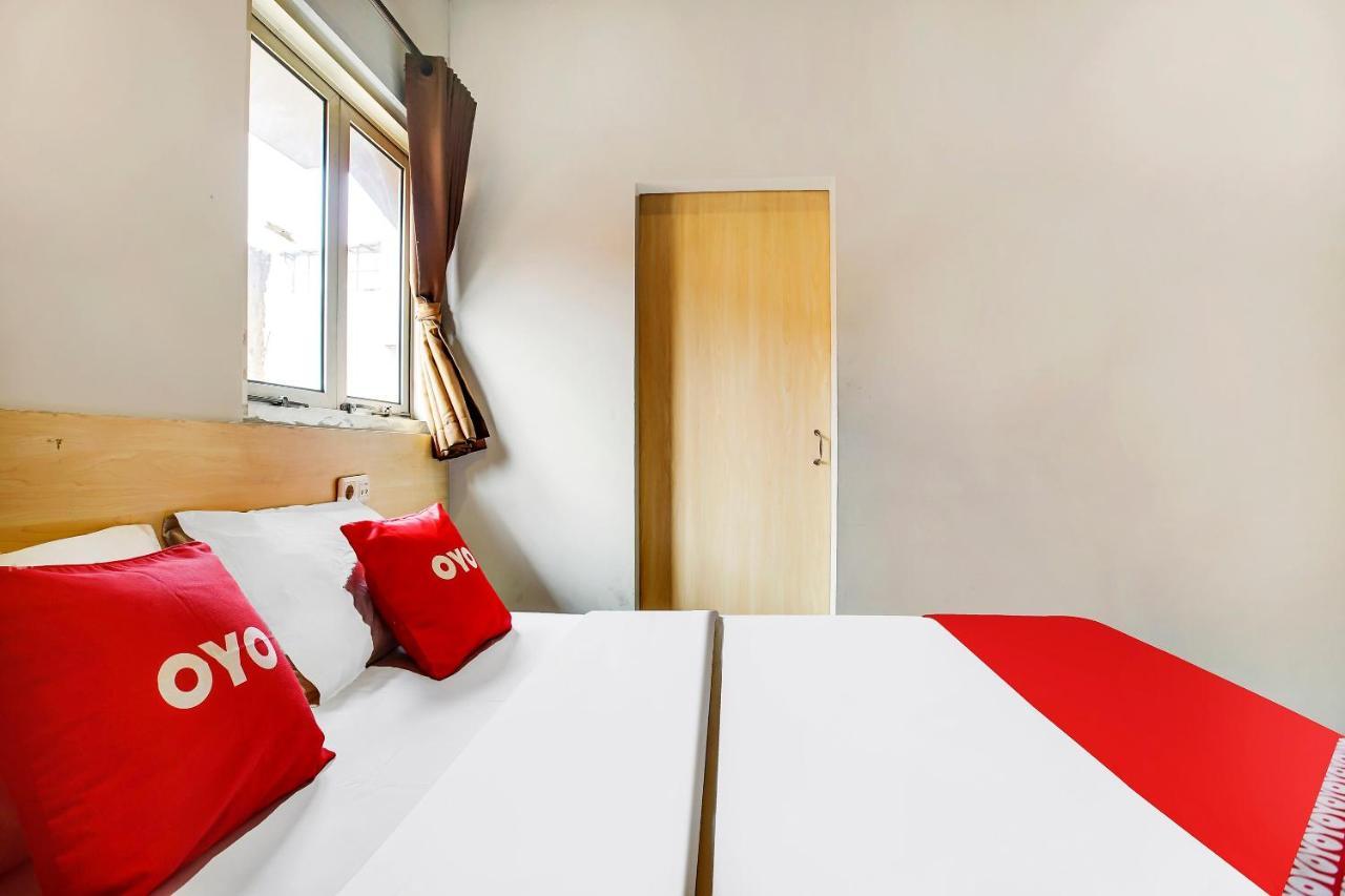 Отель Reddoorz @ Pelajar Pejuang 3 Бандунг Экстерьер фото