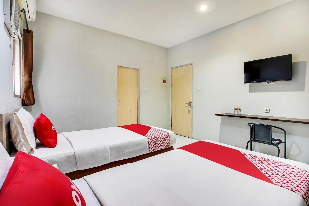 Отель Reddoorz @ Pelajar Pejuang 3 Бандунг Экстерьер фото