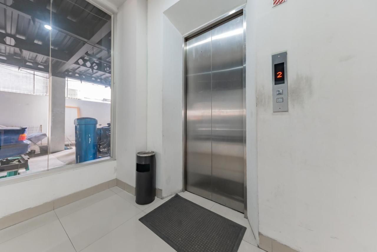 Отель Reddoorz @ Pelajar Pejuang 3 Бандунг Экстерьер фото