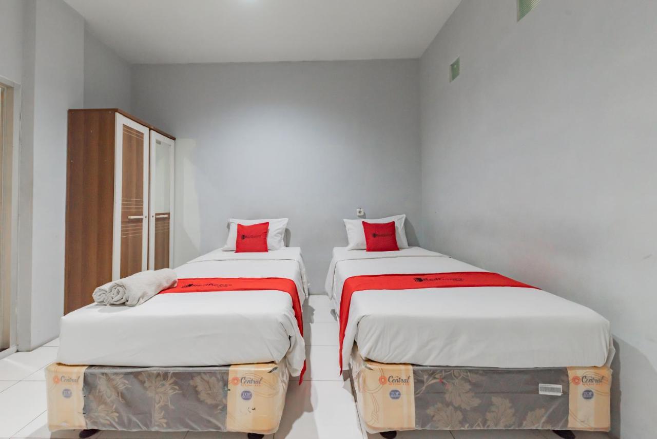 Отель Reddoorz @ Pelajar Pejuang 3 Бандунг Экстерьер фото