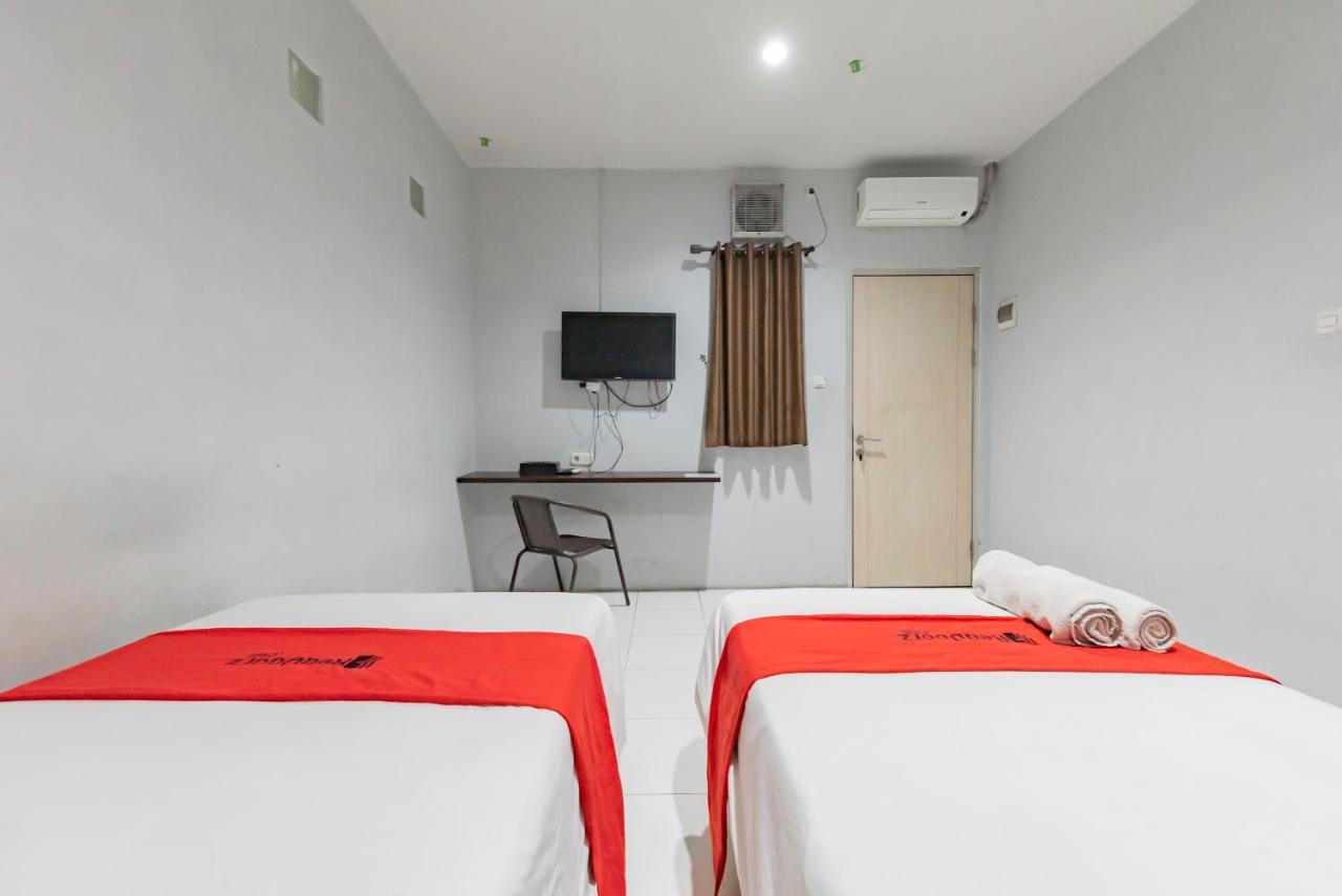 Отель Reddoorz @ Pelajar Pejuang 3 Бандунг Экстерьер фото