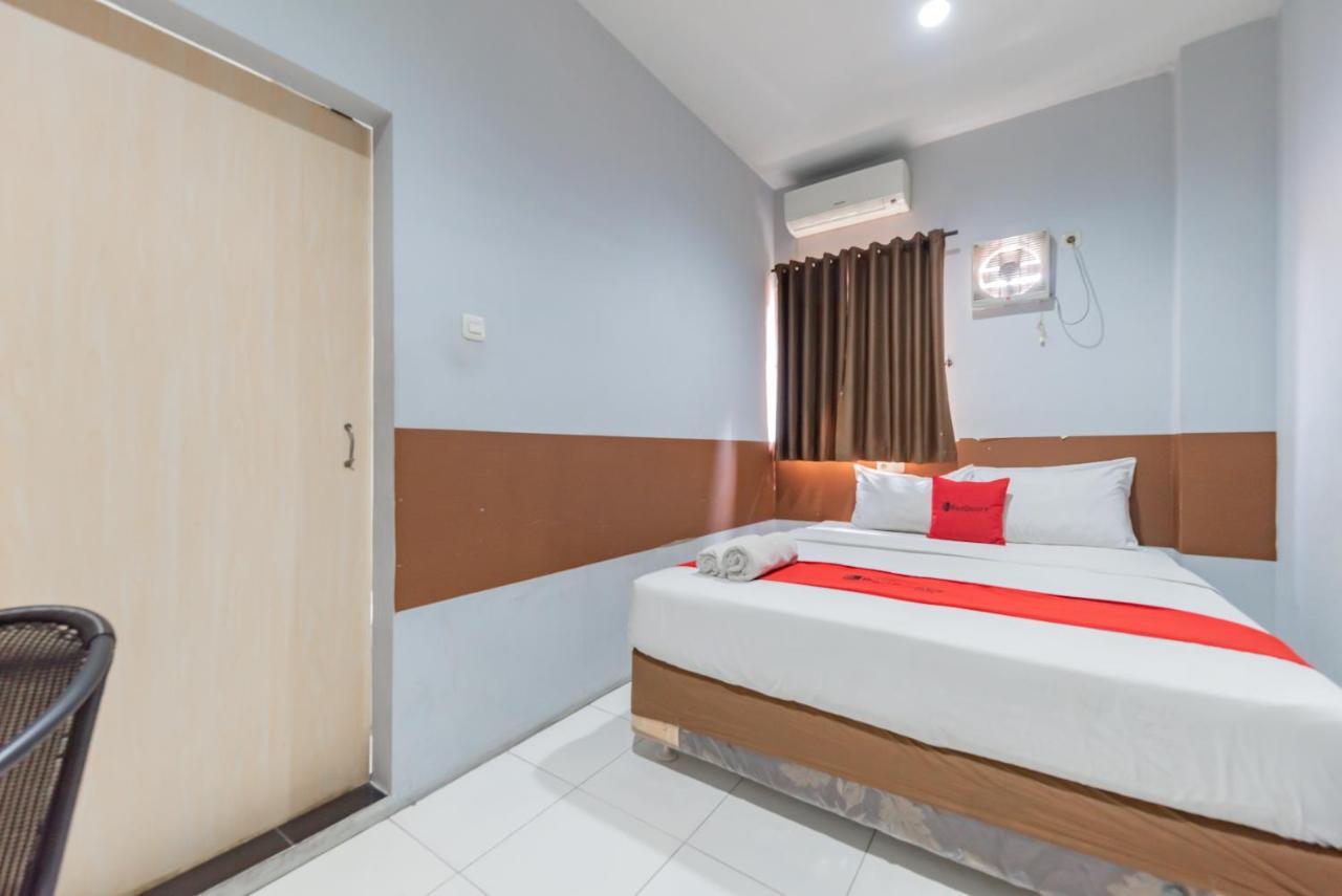 Отель Reddoorz @ Pelajar Pejuang 3 Бандунг Экстерьер фото
