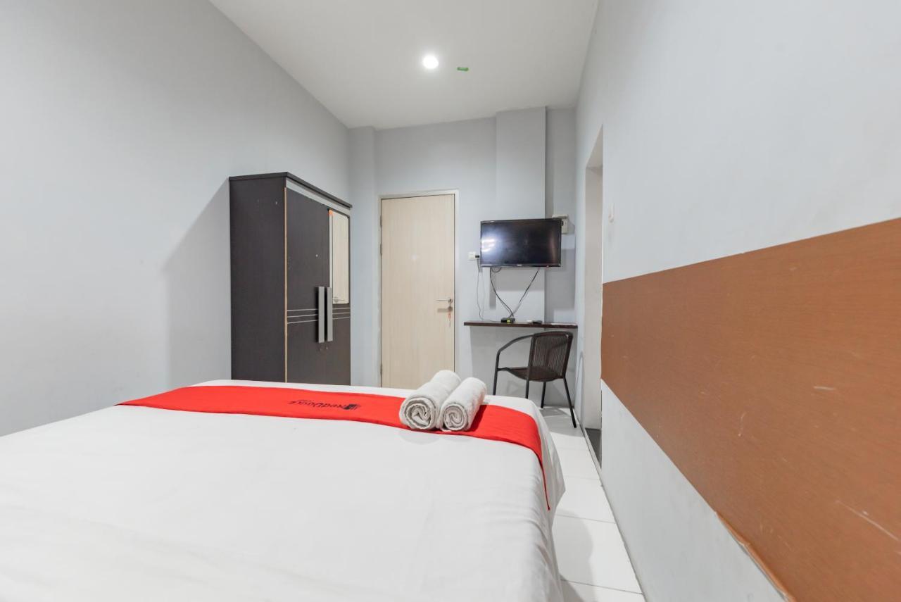 Отель Reddoorz @ Pelajar Pejuang 3 Бандунг Экстерьер фото